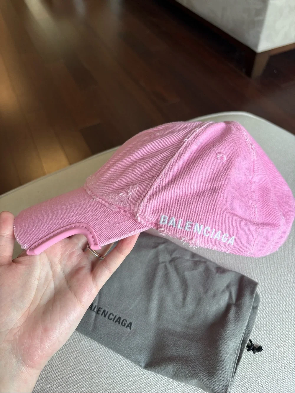 Balenciaga Unisex Laurel Baseball Cap Distressed Baby Pink Logo One Size - Picture 10 of 14